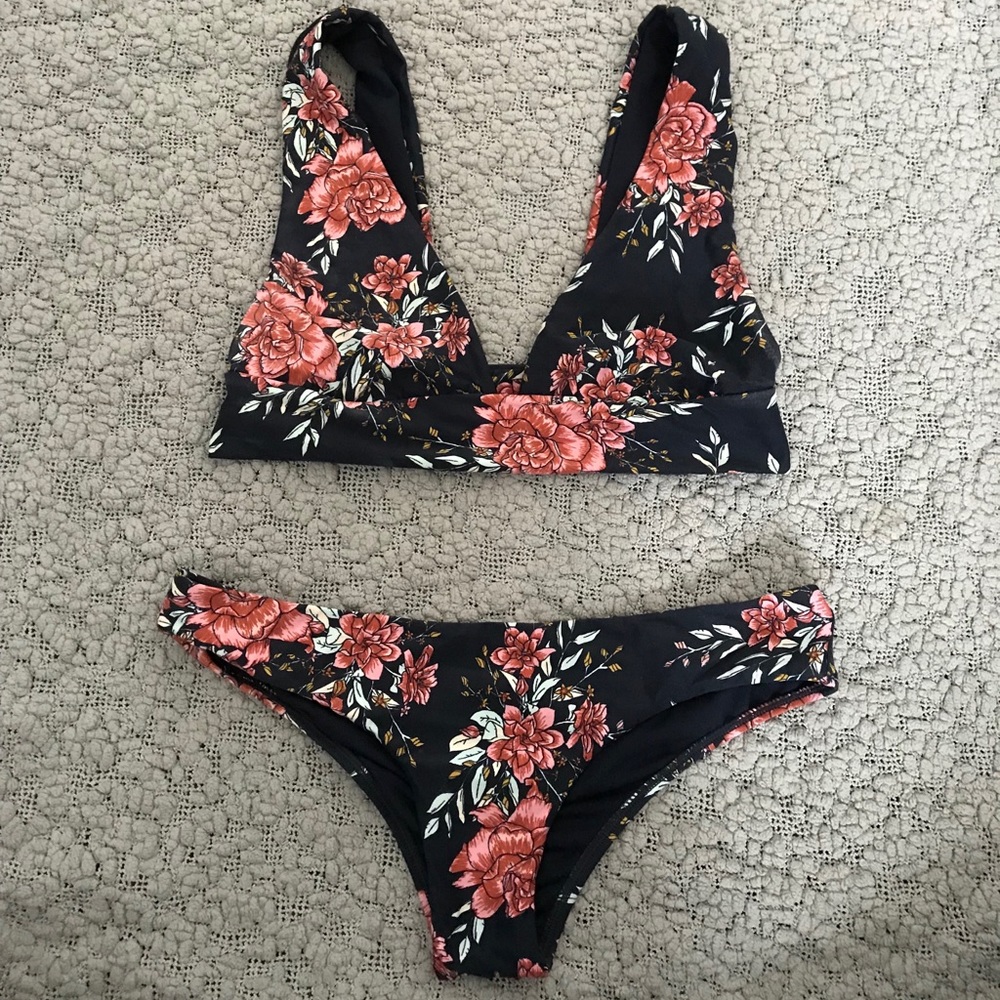 Billabong Navy floral set